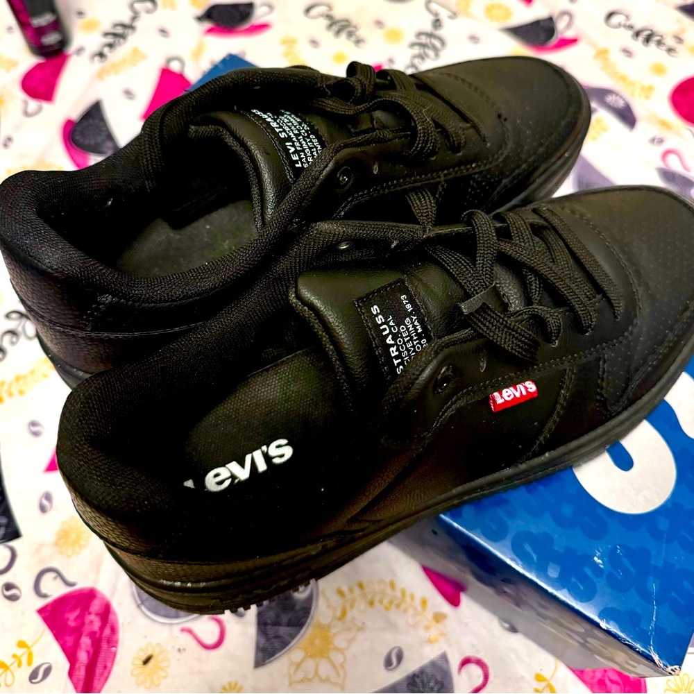Levi’s Women’s Walk Easy Chocolate Leather Sneakers Sz 8 N NIB MSRP: $50